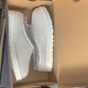 UGG Men’s Cream Slip-On Slippers